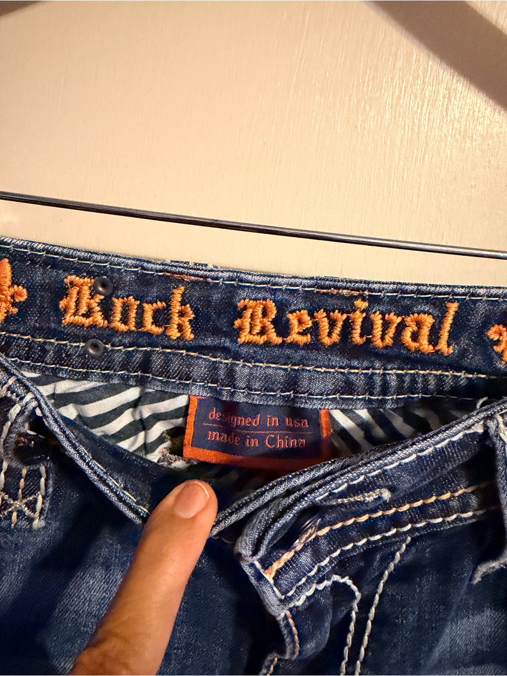 Rock Revival Women’s Size 30 Makin Capri Jeans Embellished Fleur de Lis Y2K - Picture 4 of 12